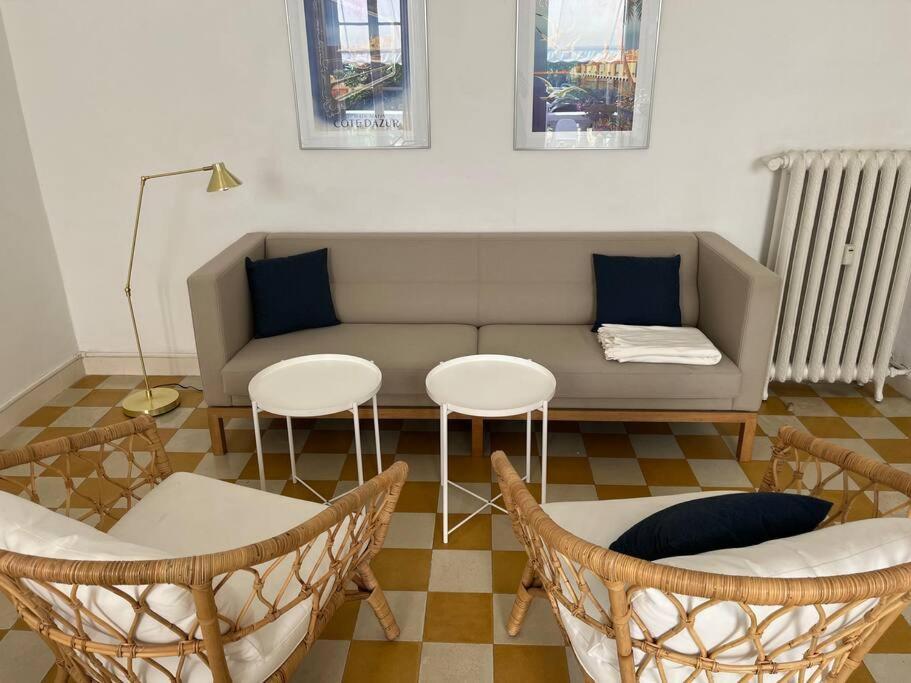 Apartment Beautiful Garden Steps From The