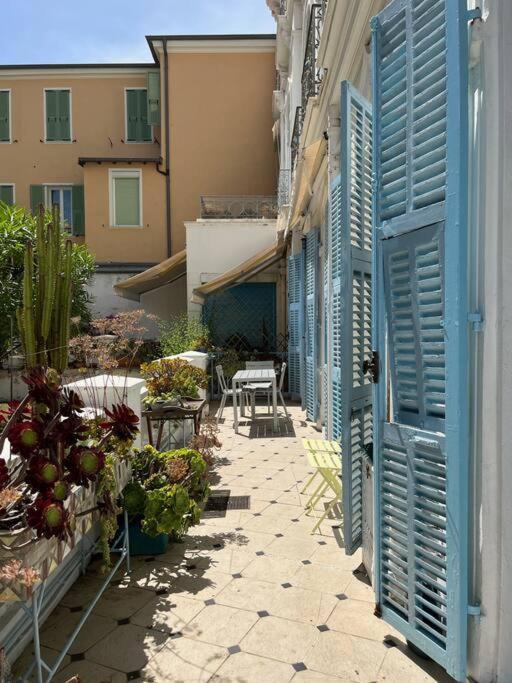 Beautiful Garden Steps From The Apartment *