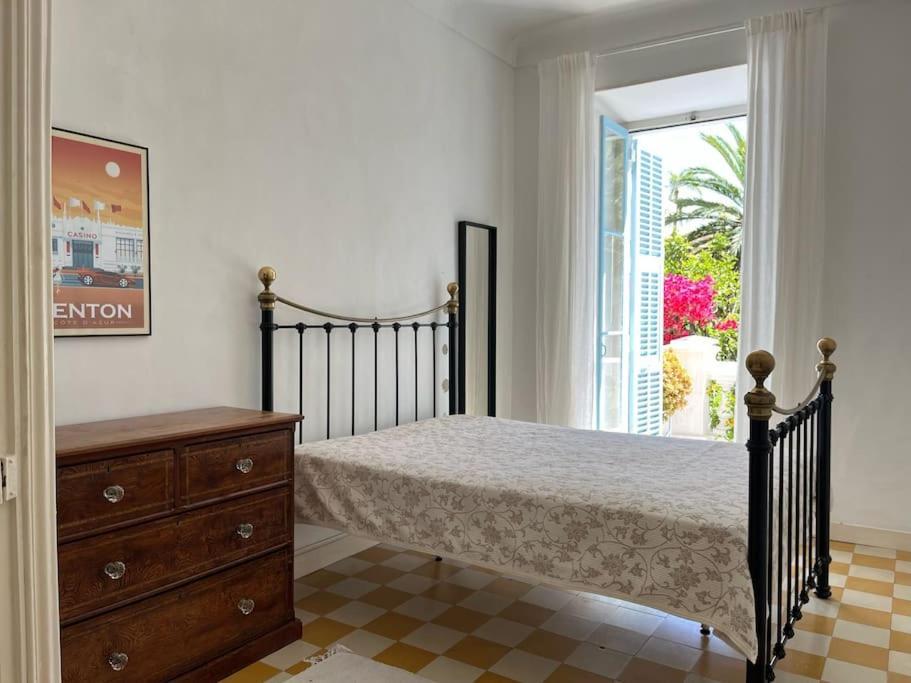 Beautiful Garden Steps From The Apartment Menton